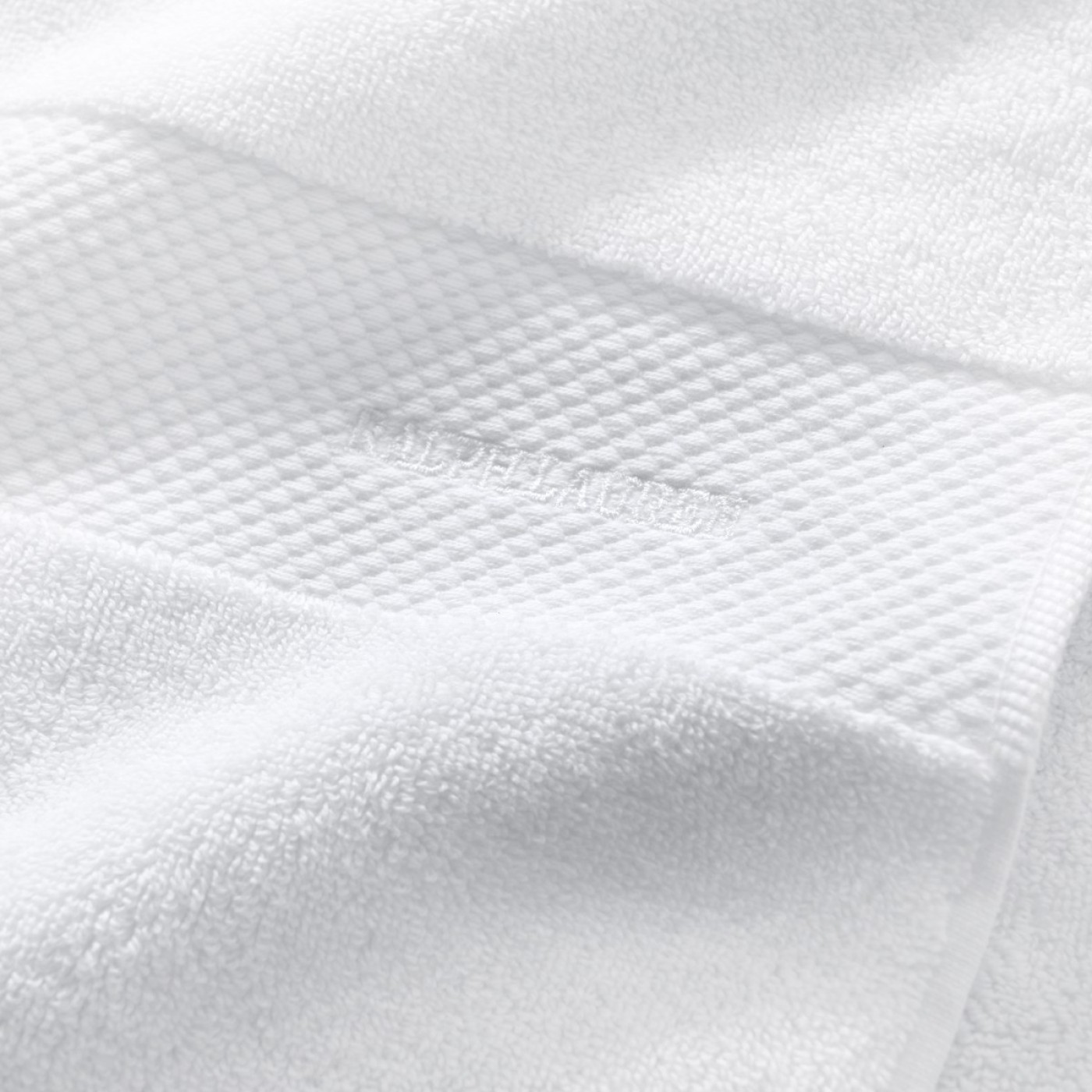 Avenue White Bath Towel image 2