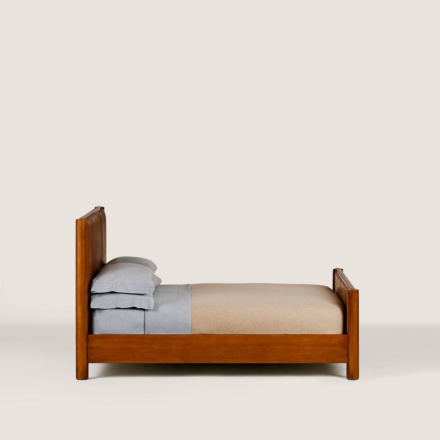 Shelter Point Bed, King Size image 3