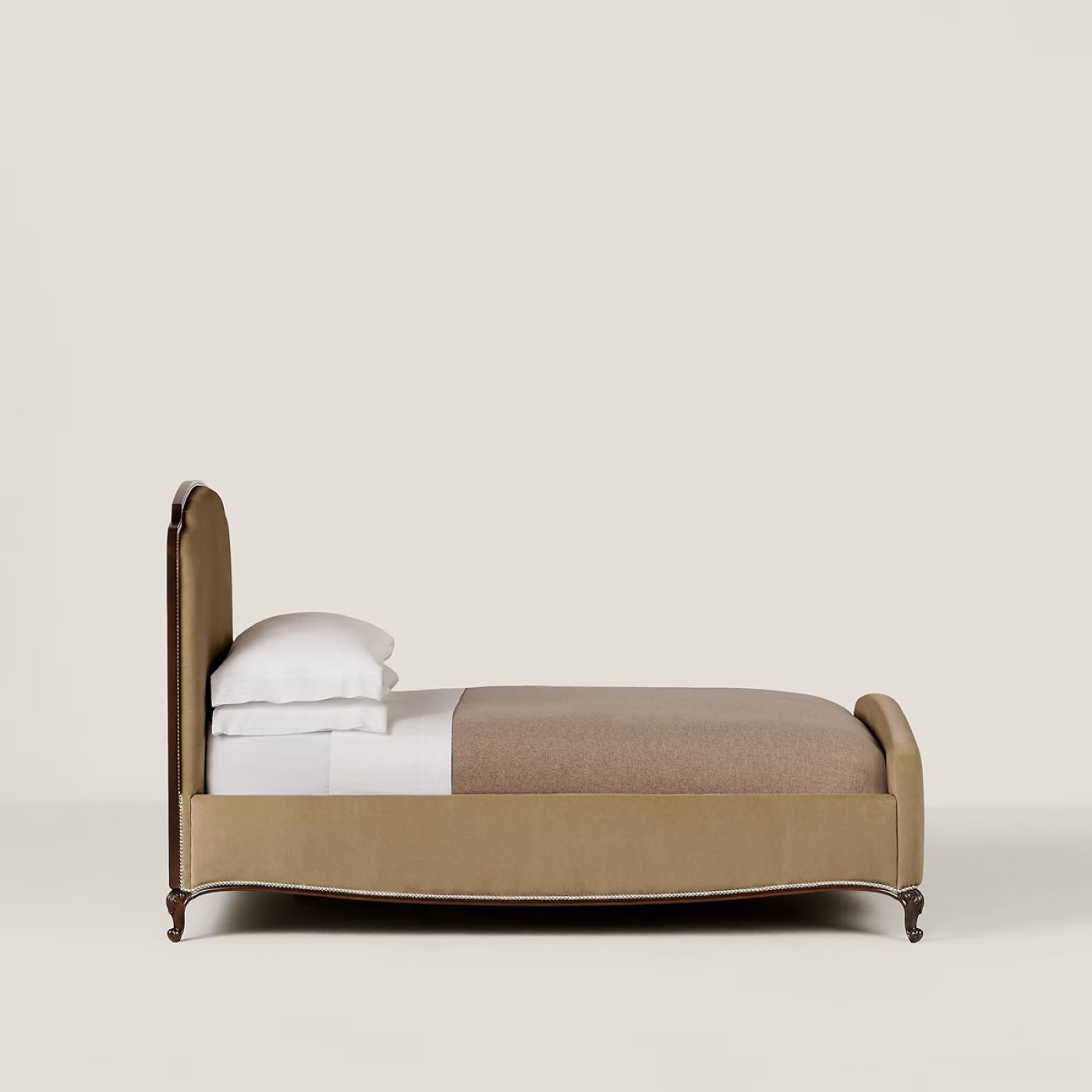 Tourville Bed, King Size image 3