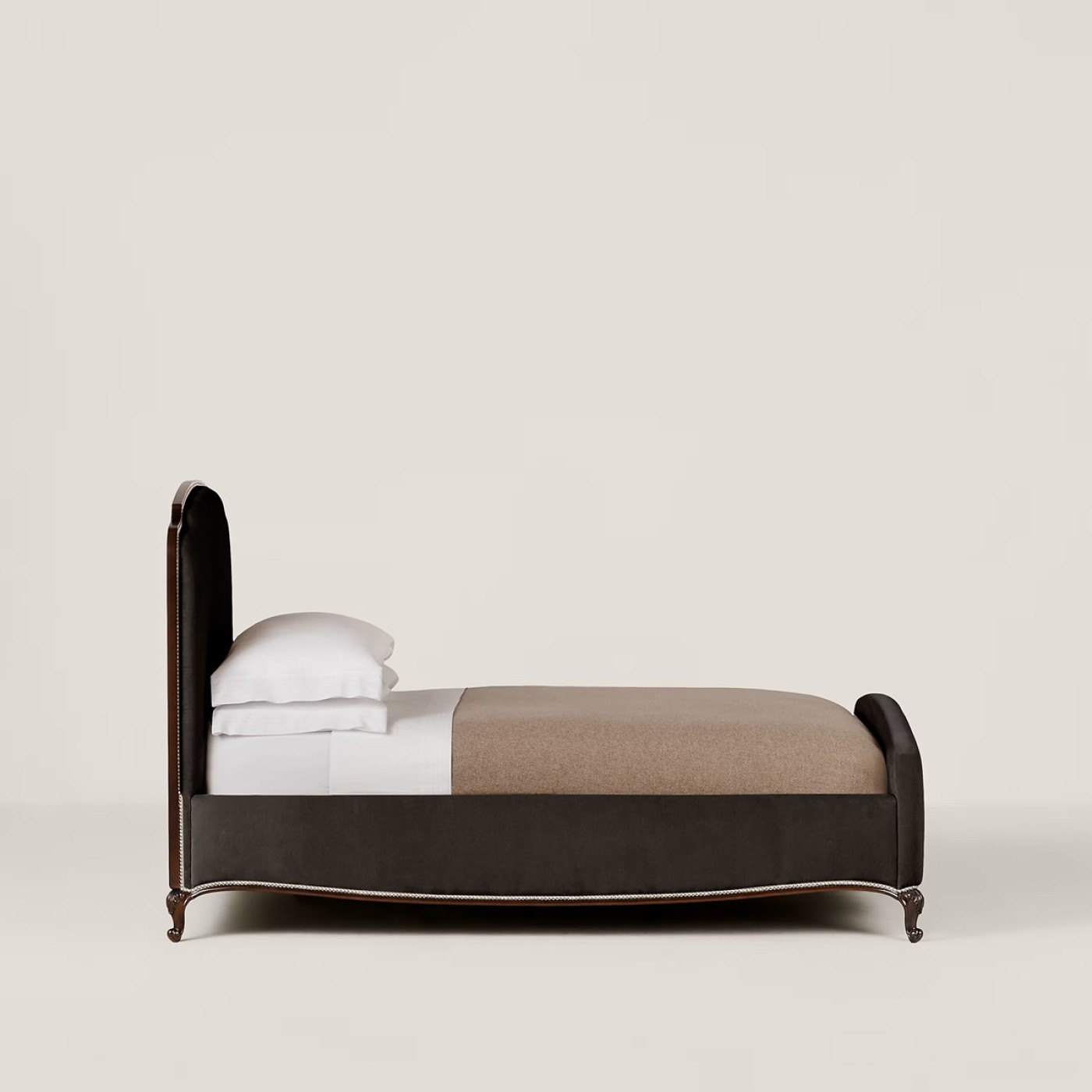 Tourville Bed, Queen Size image 3